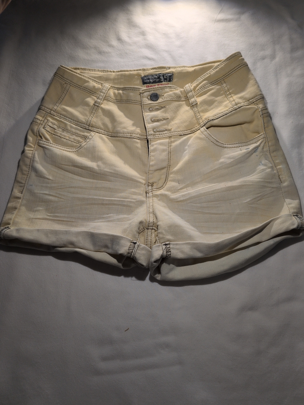 Hot Kiss Cream Shorts